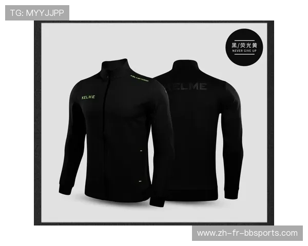 足球防风外套在比赛等待区是否为球员保暖与防止受凉常用装备